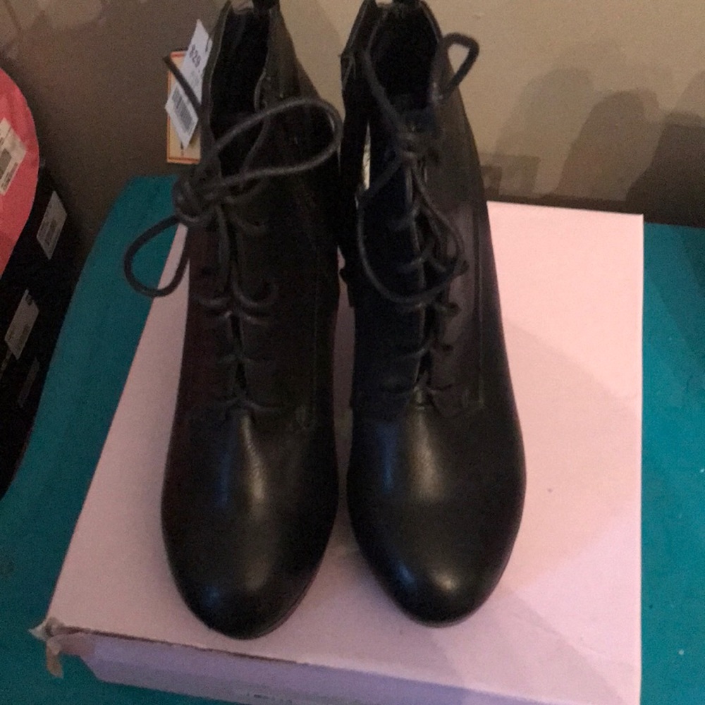 Black wedges